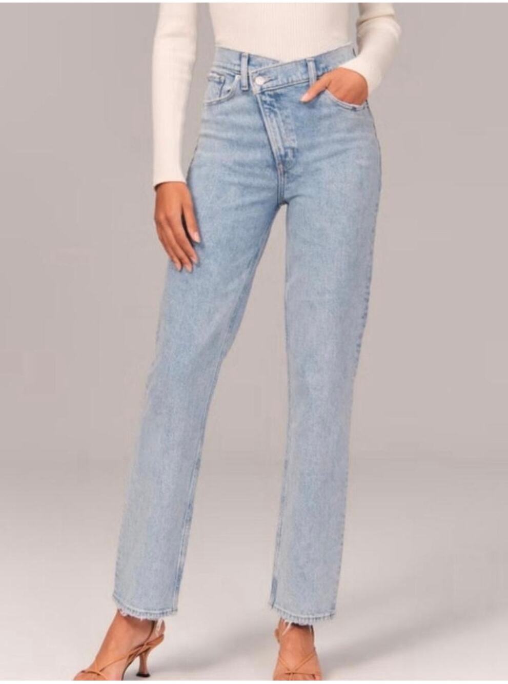 Abercrombie Curve Love 90s Straight Ultra High Rise Light Wash Jeans 28 Regular